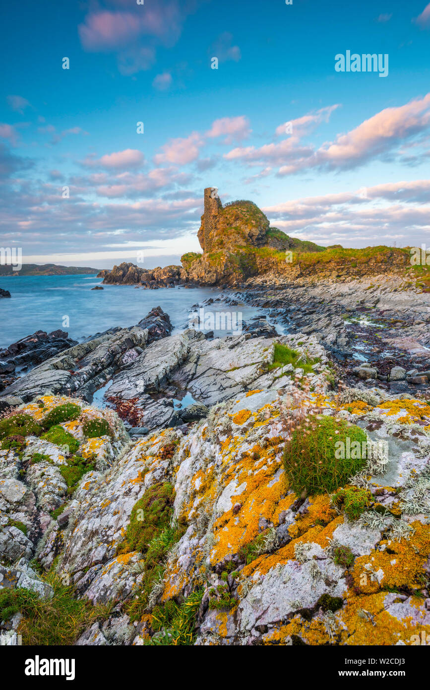 Regno Unito, Scozia, Argyll and Bute, Islay, Lagavulin Bay, Dunyvaig Dunyveg (castello) Foto Stock