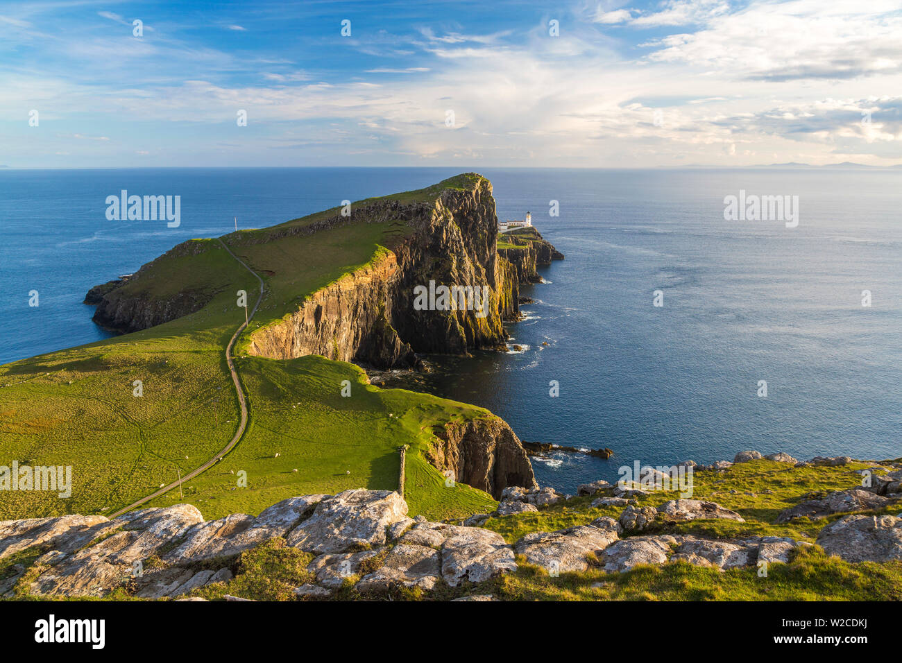 Faro, Neist Point, Isola di Skye, regione delle Highlands, Scozia Foto Stock