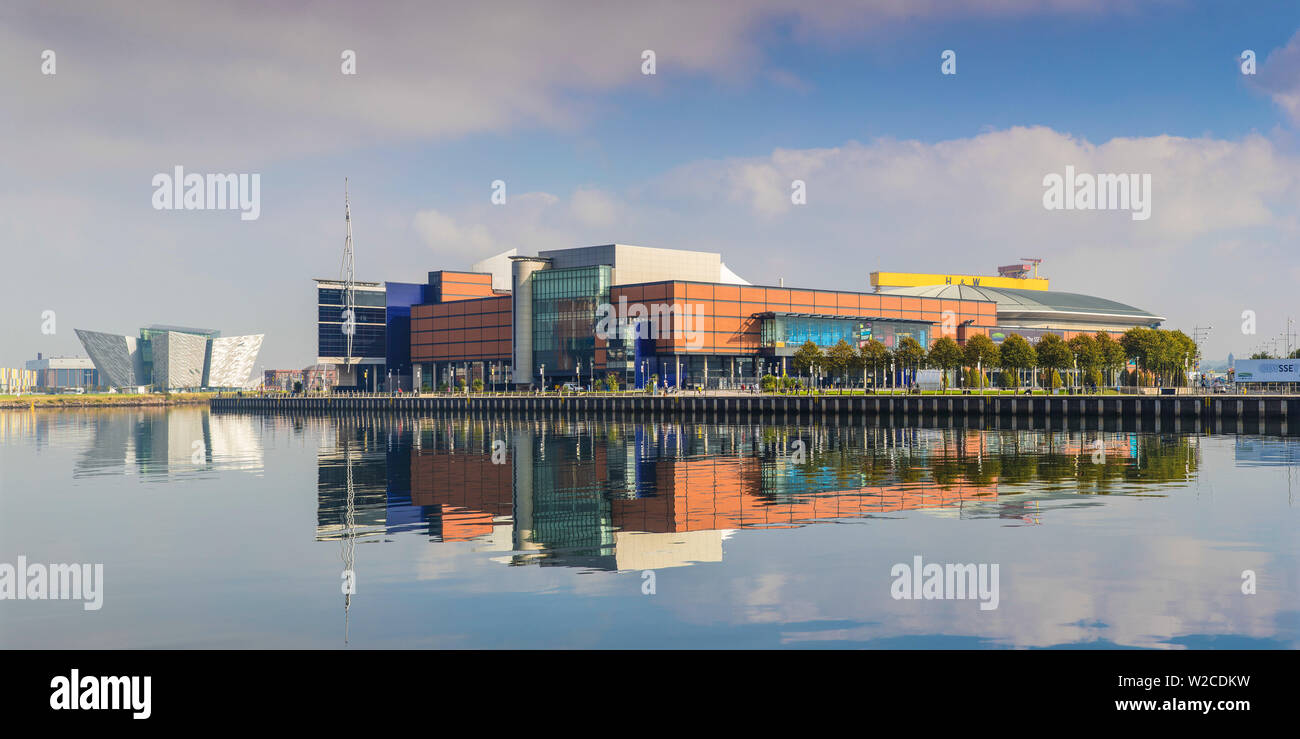 Regno Unito e Irlanda del Nord, Belfast, vista del Titanic Belfast museum e SSE Arena Foto Stock