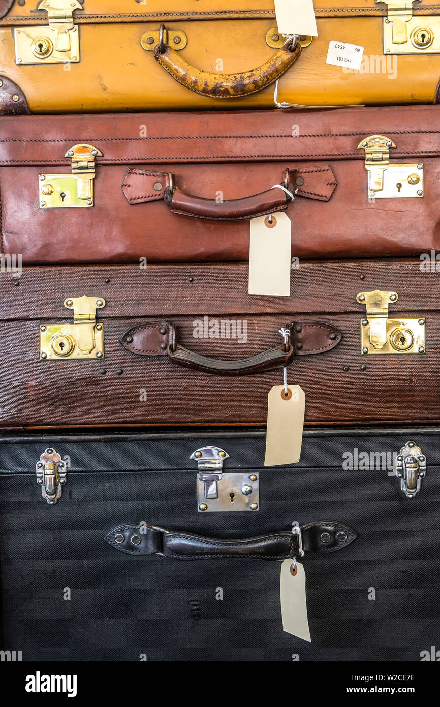 Vecchio valigie per la vendita, REGNO UNITO Foto Stock