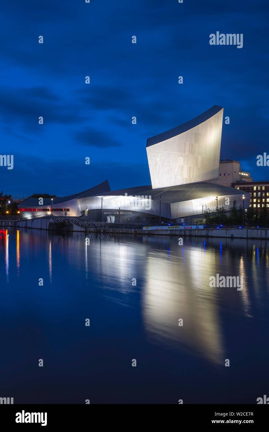 Regno Unito, Inghilterra, Manchester, Salford, Salford Quays, Imperial War Museum North Foto Stock