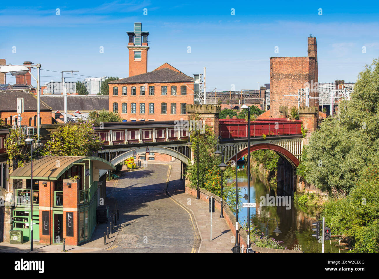 Regno Unito, Inghilterra, Manchester, vista di Deansgate, Railwaybridge e viadotto sopra la Bridgewater Canal Foto Stock