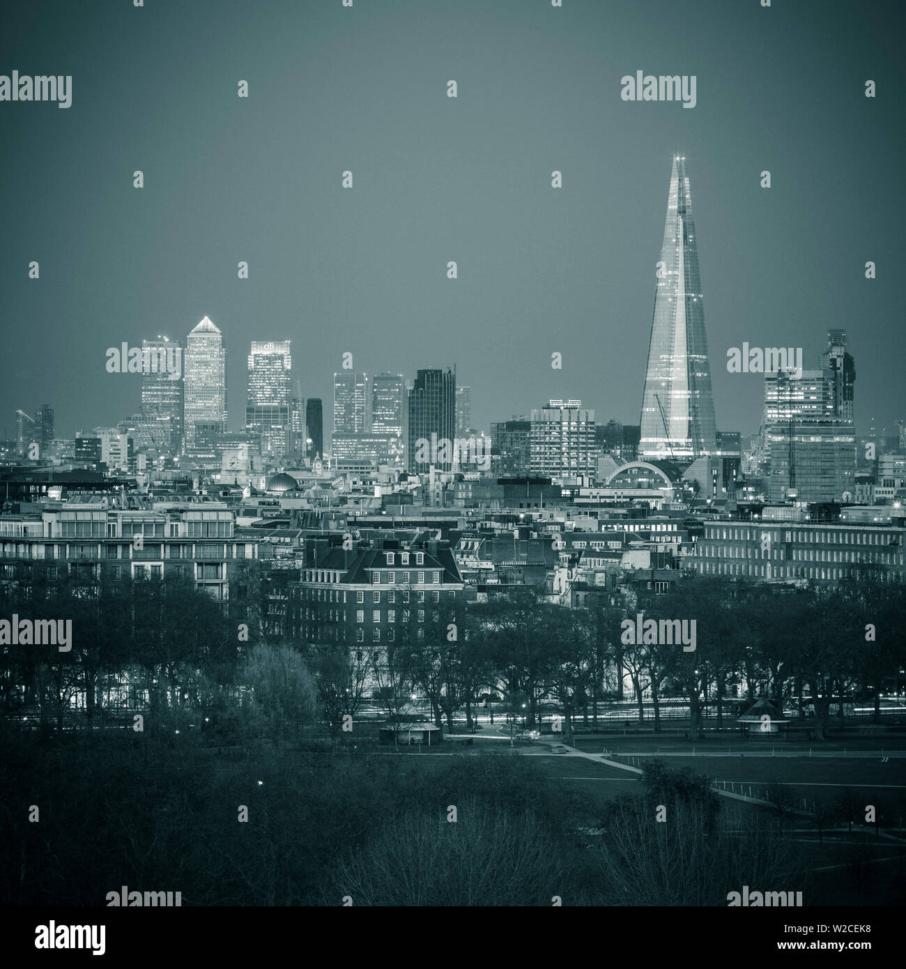La Shard, Canary Wharf e dello skyline di Londra al di sopra di Hyde Park, London, England, Regno Unito Foto Stock
