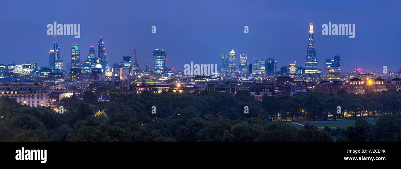 Lo skyline di Londra con la Shard sopra Hyde Park, London, England, Regno Unito Foto Stock