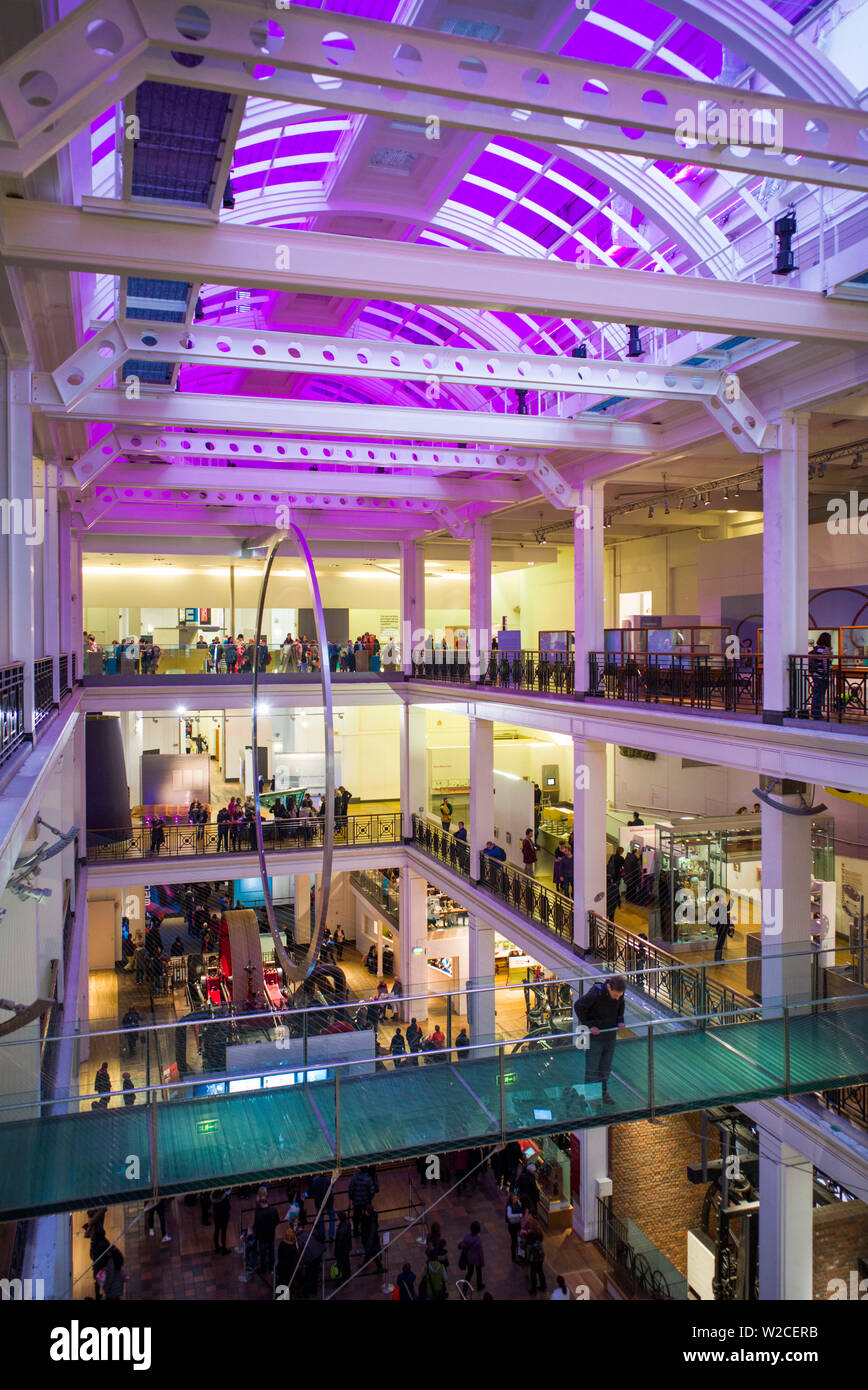Inghilterra, Londra, South Kensington, il museo della scienza, tecnologia hall Foto Stock