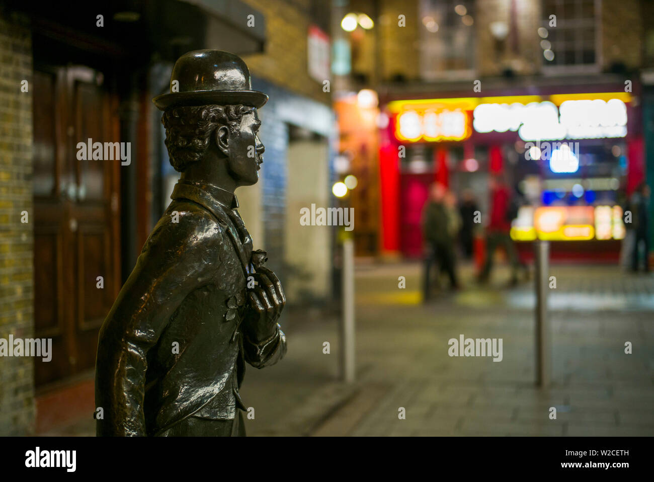 Inghilterra, Londra, Soho, la statua di attore e cittadino inglese Charlie Chaplin Foto Stock