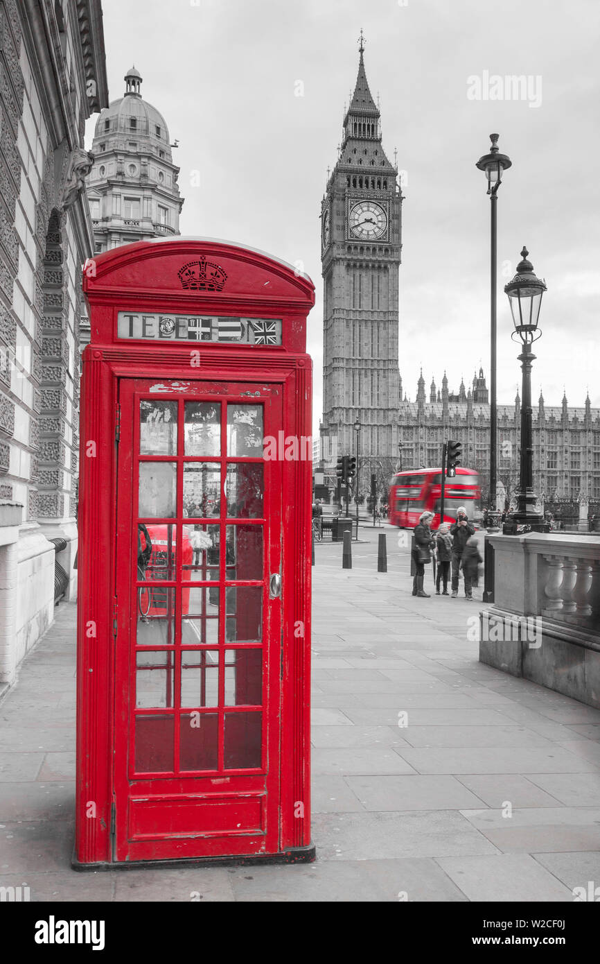 Il Big Ben, la Casa del Parlamento e di un telefono rosso nella casella, Londra, Inghilterra Foto Stock