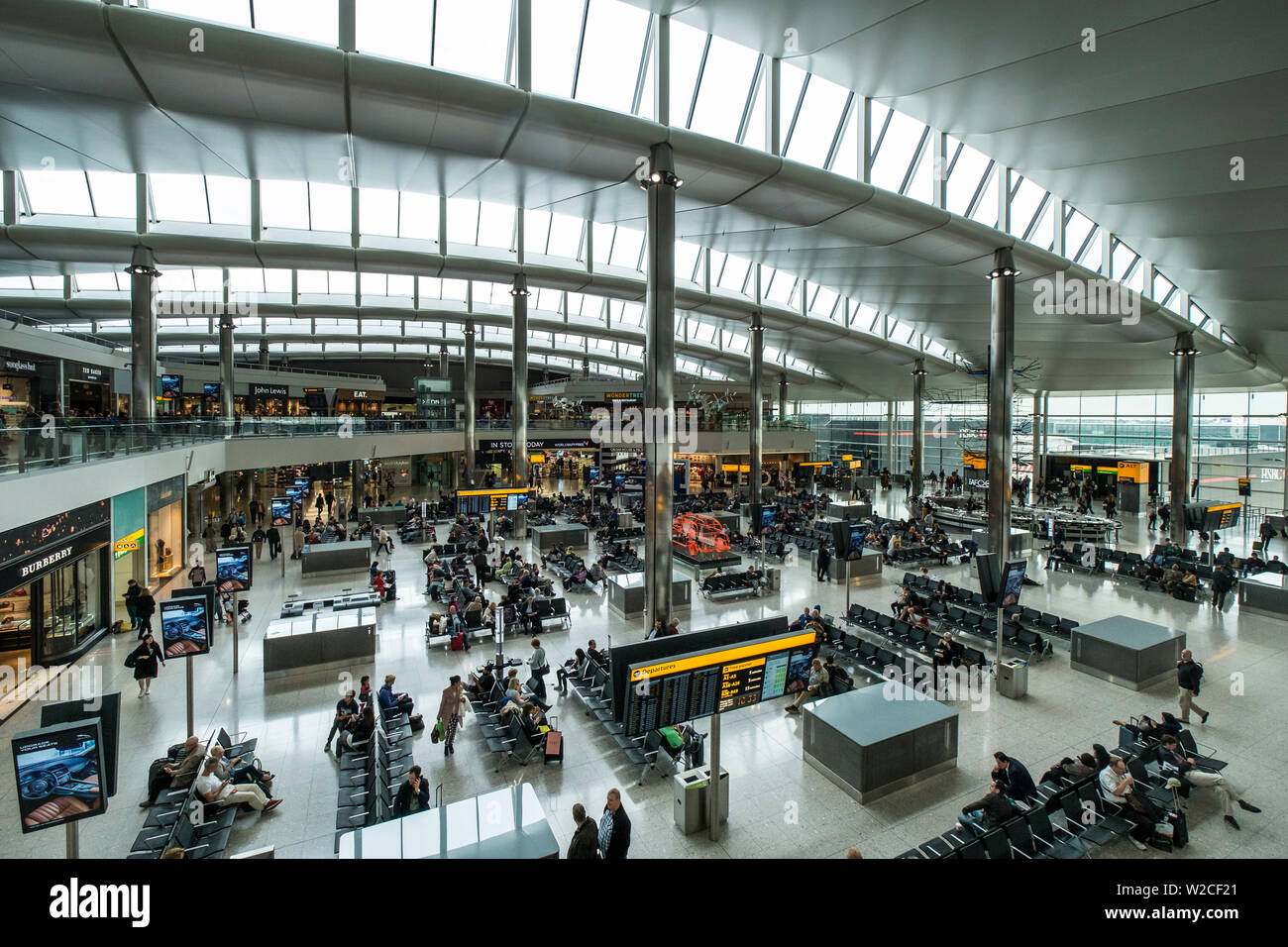 Il terminale 2, Heathrow di Londra, Inghilterra Foto Stock