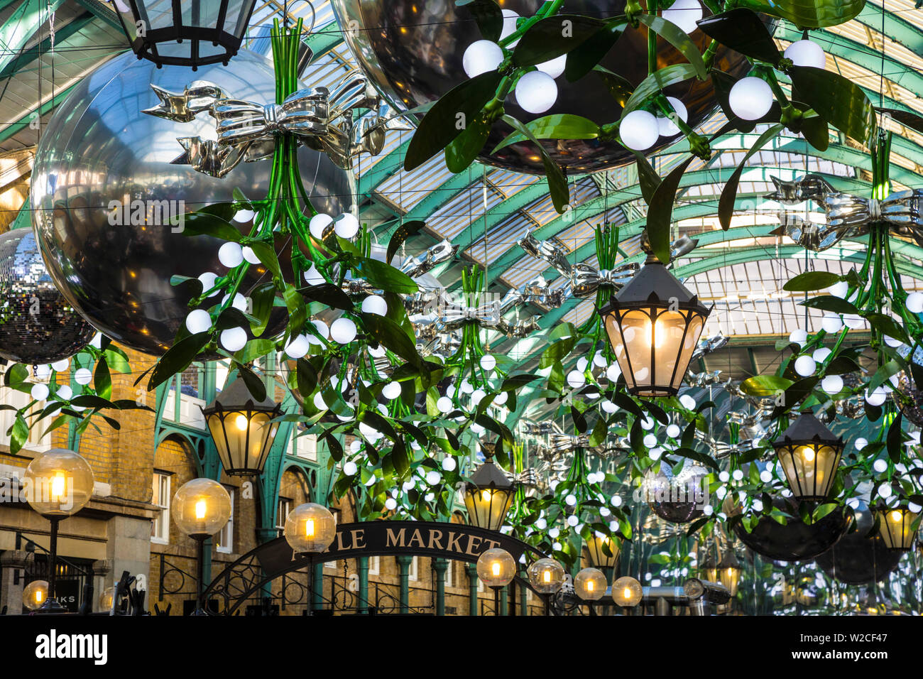 Mercato di Covent Garden a natale a Londra, Inghilterra Foto Stock