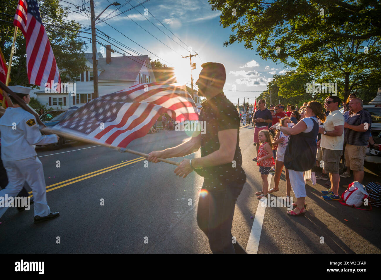 Stati Uniti d'America, Massachusetts, Cape Ann, Gloucester, quarto di luglio Parade, noi le bandiere Foto Stock