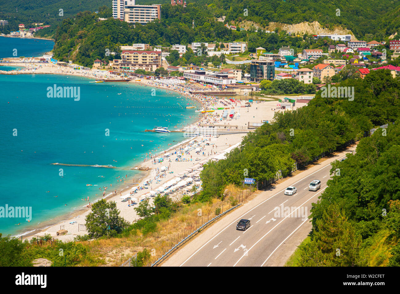 Villaggio NEBUG, Regione Krasnodar, Russia - luglio 8, 2019: Panorama della costa del mare e resort village Nebug, Regione Krasnodar, Russia. Foto Stock
