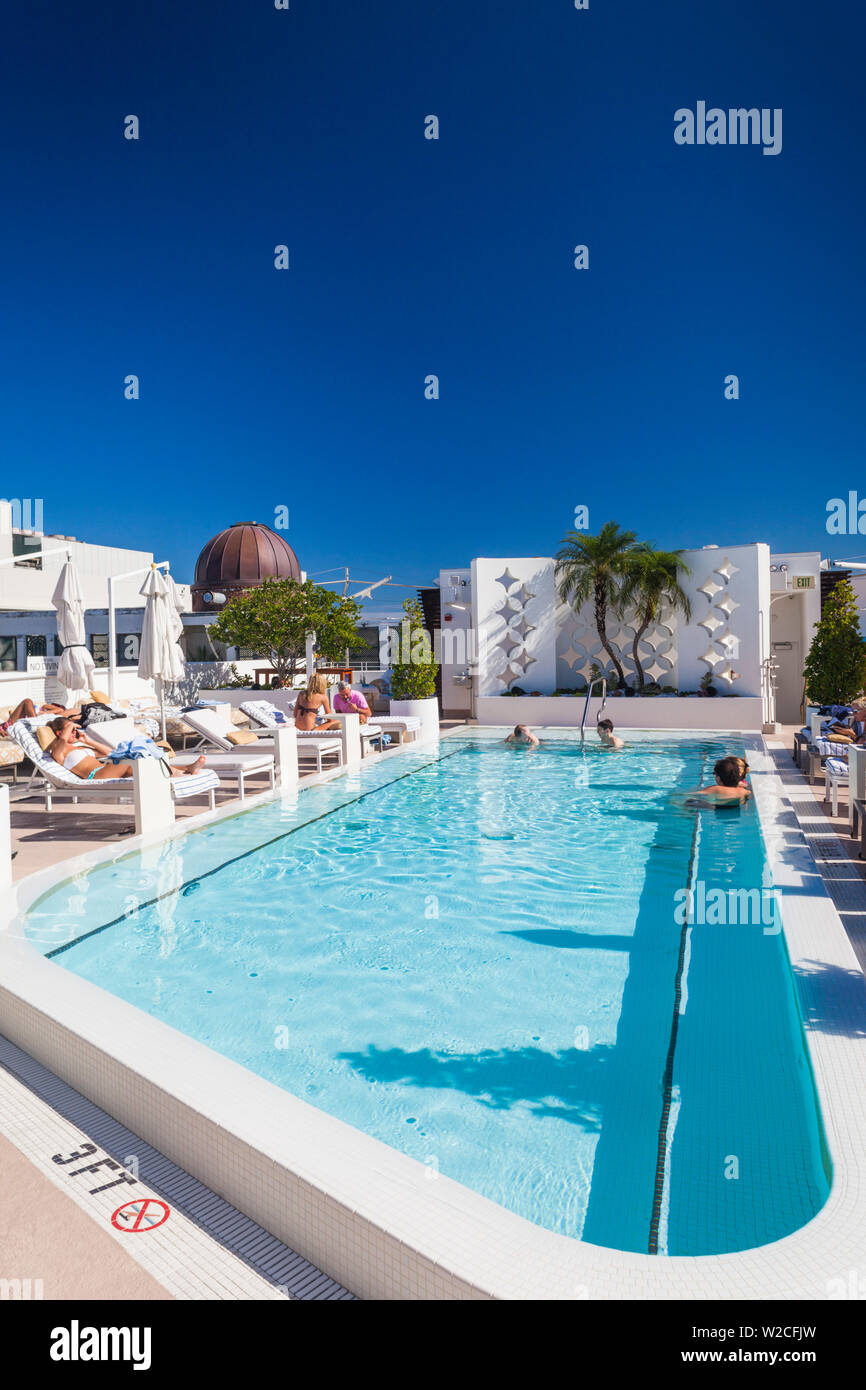 Stati Uniti d'America, Florida, Miami Beach, l'albergo, piscina sul tetto Foto Stock