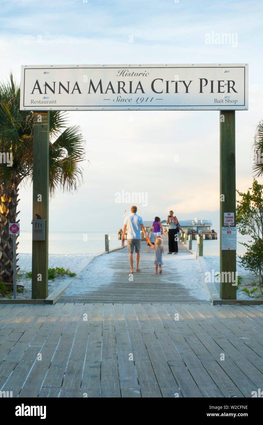 Florida, Anna Maria Island, Città Pier, Manatee County, Tampa Bay, Spiaggia, Tramonto Foto Stock