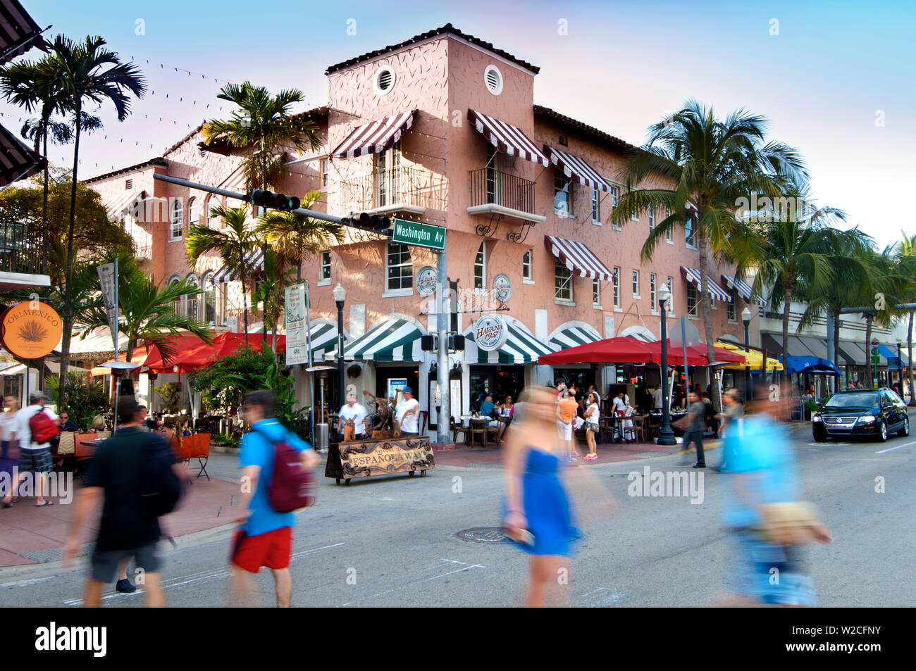 Florida, Miami Beach, South Beach, Espanola Way, angolo di Washington Avenue, Ristoranti, architettura coloniale spagnola, pedonale Friendly Foto Stock