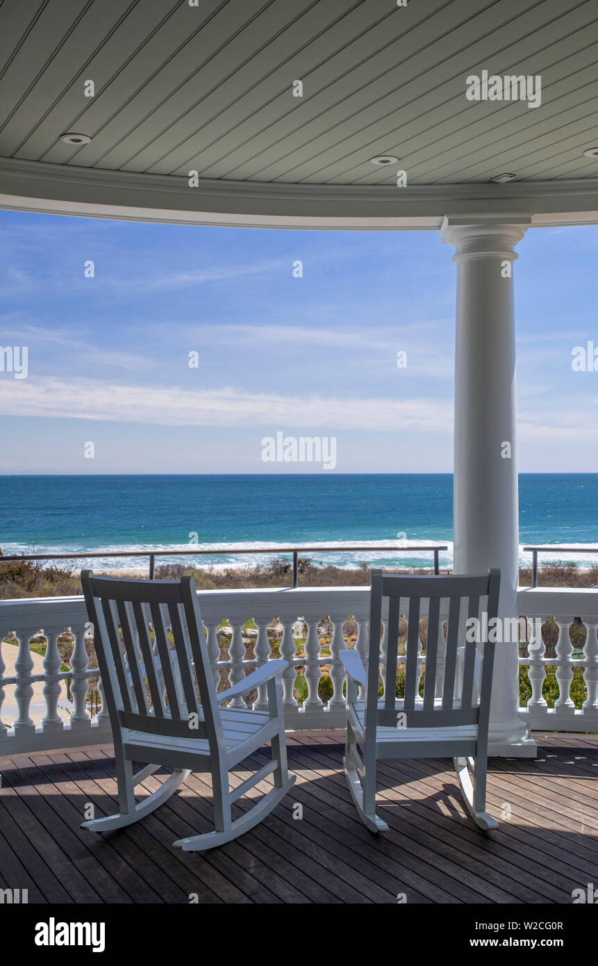 Stati Uniti d'America, Rhode Island, Watch Hill, Ocean House resort di lusso dal 1868, portico Foto Stock