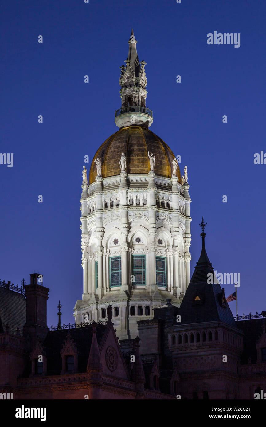 Stati Uniti d'America, Connecticut, Hartford, Connecticut State Capitol, cupola illuminata di alba Foto Stock