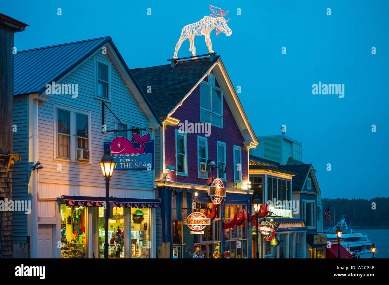 Stati Uniti d'America, Maine, Mt. Isola deserta, Bar Harbor, strada principale dei negozi Foto Stock