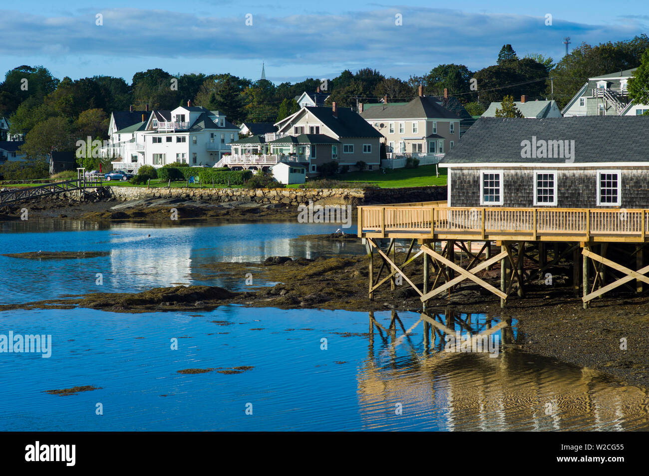 Stati Uniti d'America, Maine, Boothbay Harbor, porto ponte pedonale Foto Stock