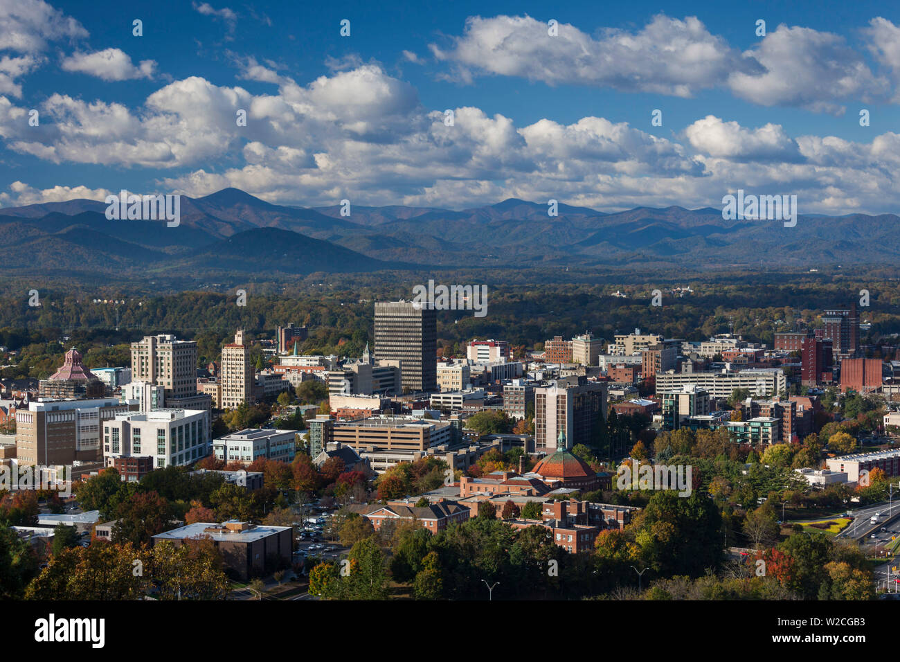 Stati Uniti d'America, North Carolina, Asheville, elevati dello skyline della città Foto Stock