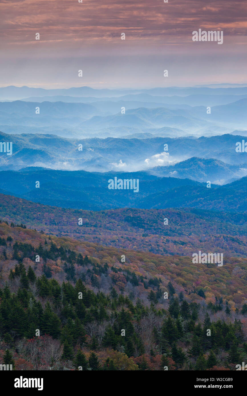 Stati Uniti d'America, North Carolina, nonno Mountain State Park, vista delle Blue Ridge Mountains Foto Stock