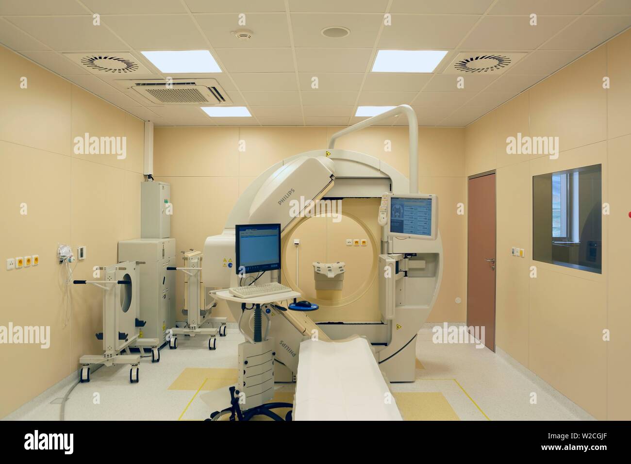 Sala esame con attrezzature mediche, CT, computer tomografo, Karlovy Vary, Repubblica Ceca Foto Stock