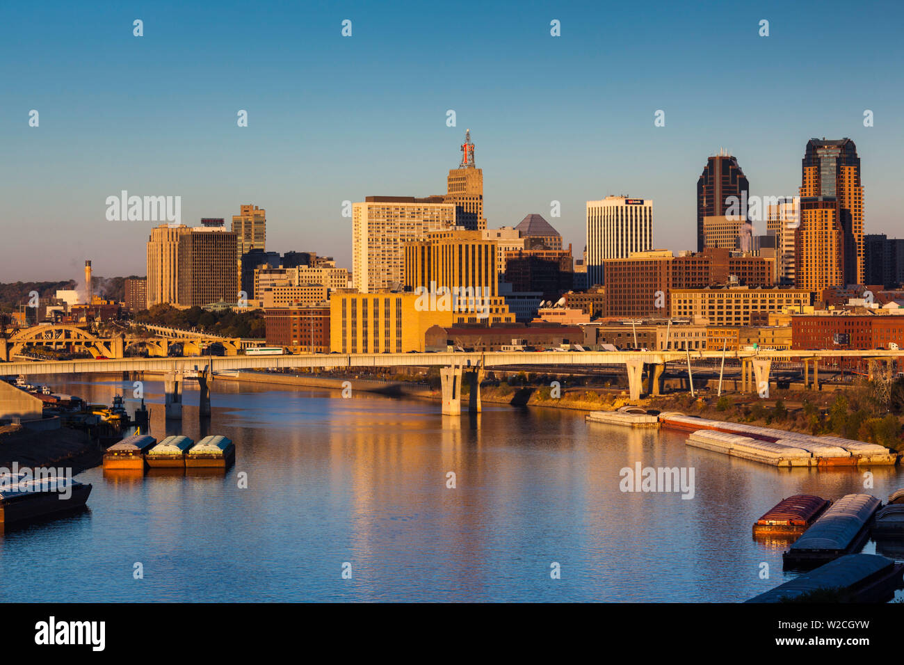 Stati Uniti d'America, Minnesota, Minneapolis, St. Paul, elevati skyline da indiano tumuli Foto Stock