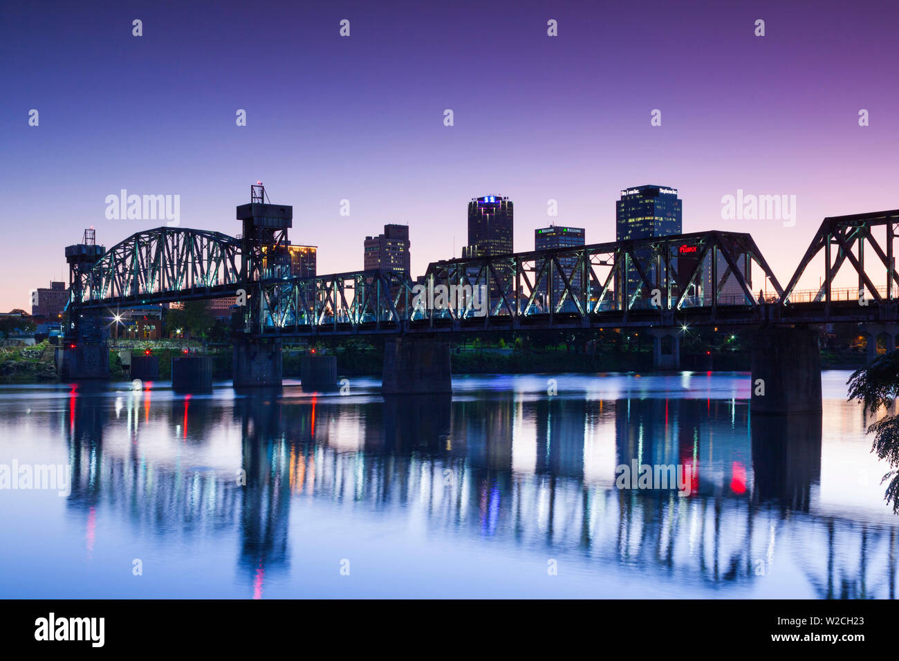 Stati Uniti d'America, Arkansas, Little Rock, skyline della città dal fiume Arkansas Foto Stock
