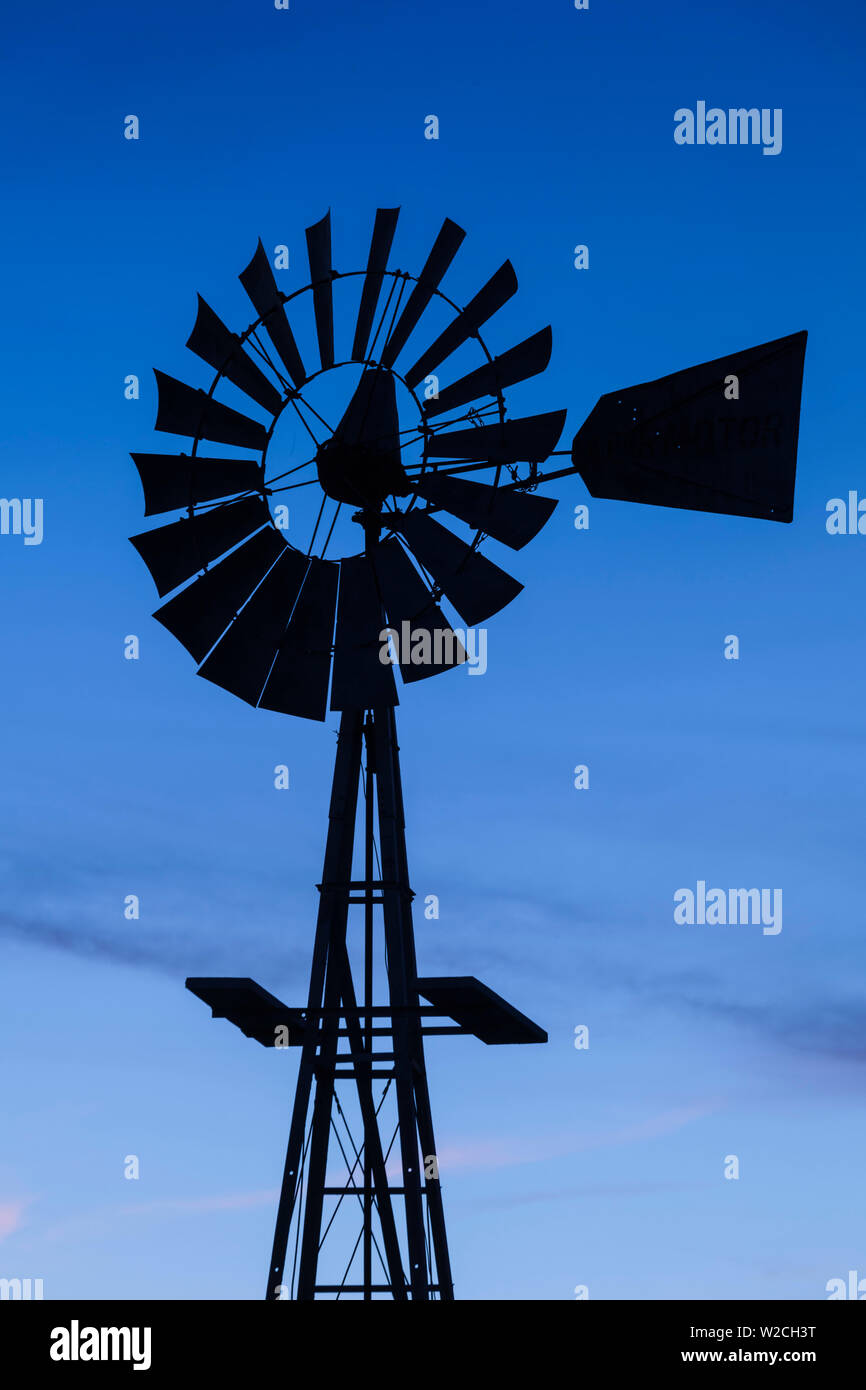 Stati Uniti d'America, Oklahoma, Elk City, vintage farm mulini a vento Foto Stock