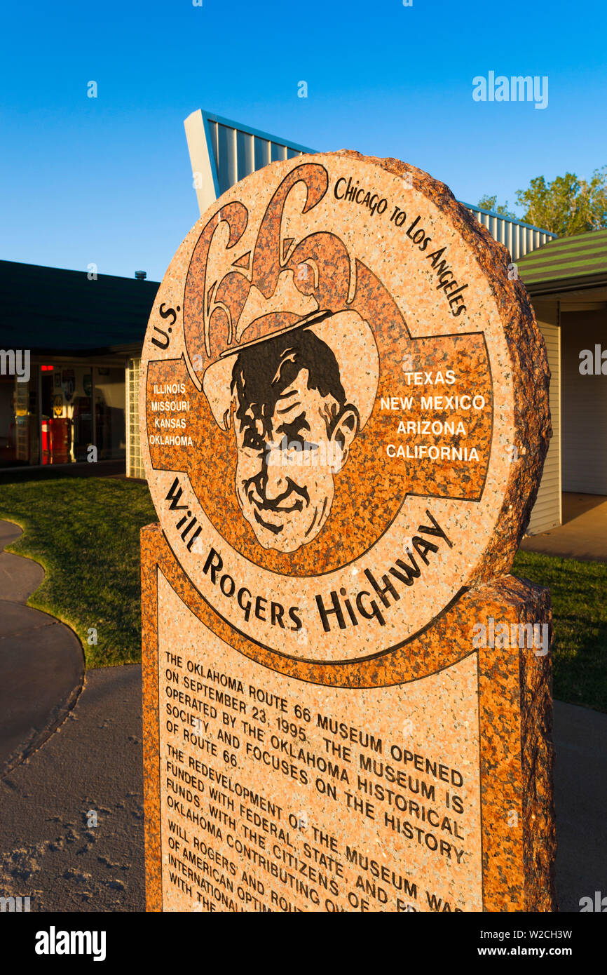 Stati Uniti d'America, Oklahoma, Clinton, Route 66 Museum, segno per il Will Rogers autostrada Foto Stock