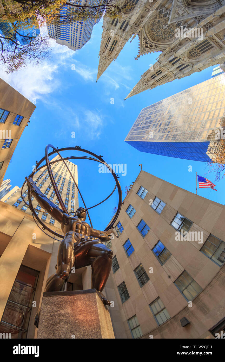 Stati Uniti d'America, la città di New York Midtown Manhattan, Statua di Atlas e la Cattedrale di San Patrizio Foto Stock