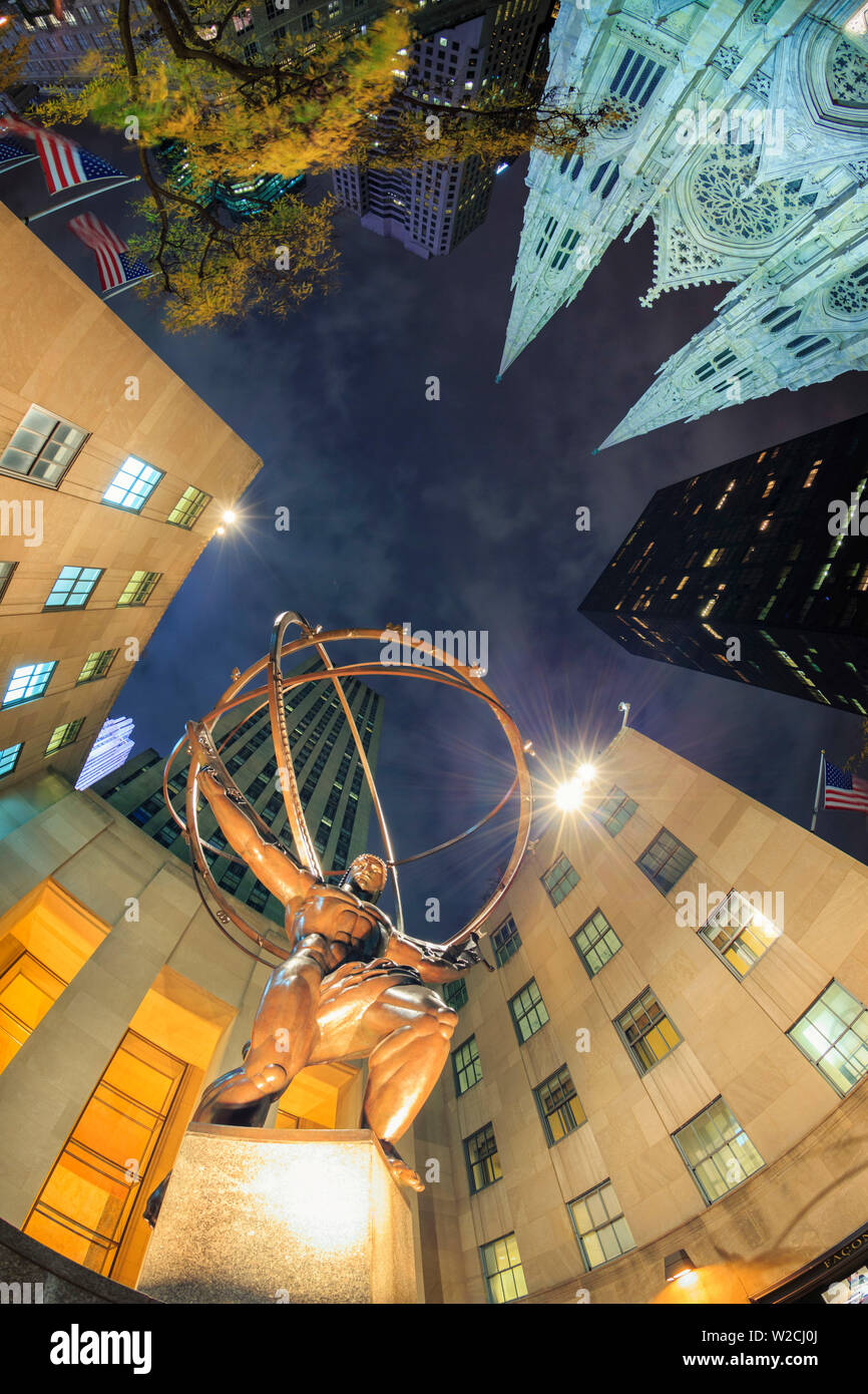 Stati Uniti d'America, la città di New York Midtown Manhattan, Statua di Atlas e la Cattedrale di San Patrizio Foto Stock