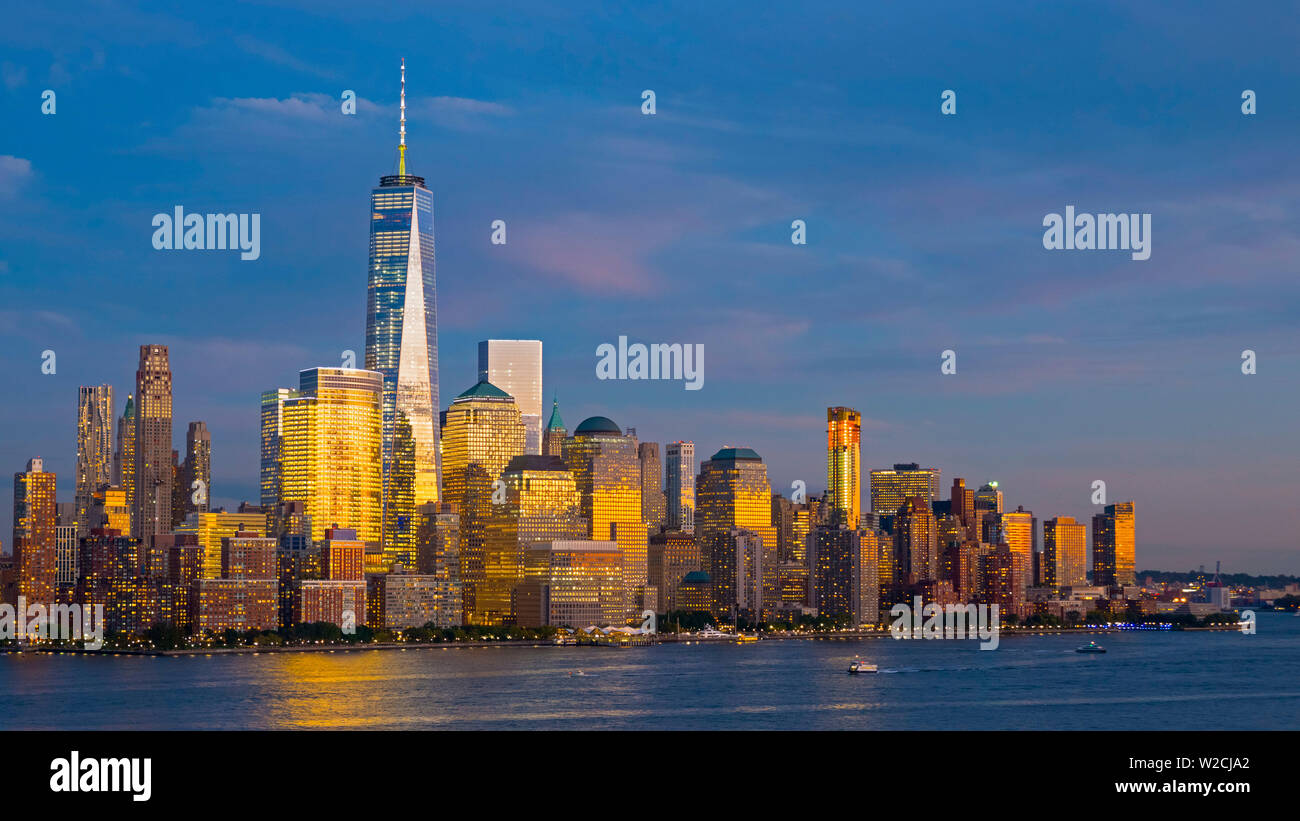 Stati Uniti d'America, New York Manhattan, la parte inferiore di Manhattan e il World Trade Center, Freedom Tower attraverso Fiume Hudson Foto Stock