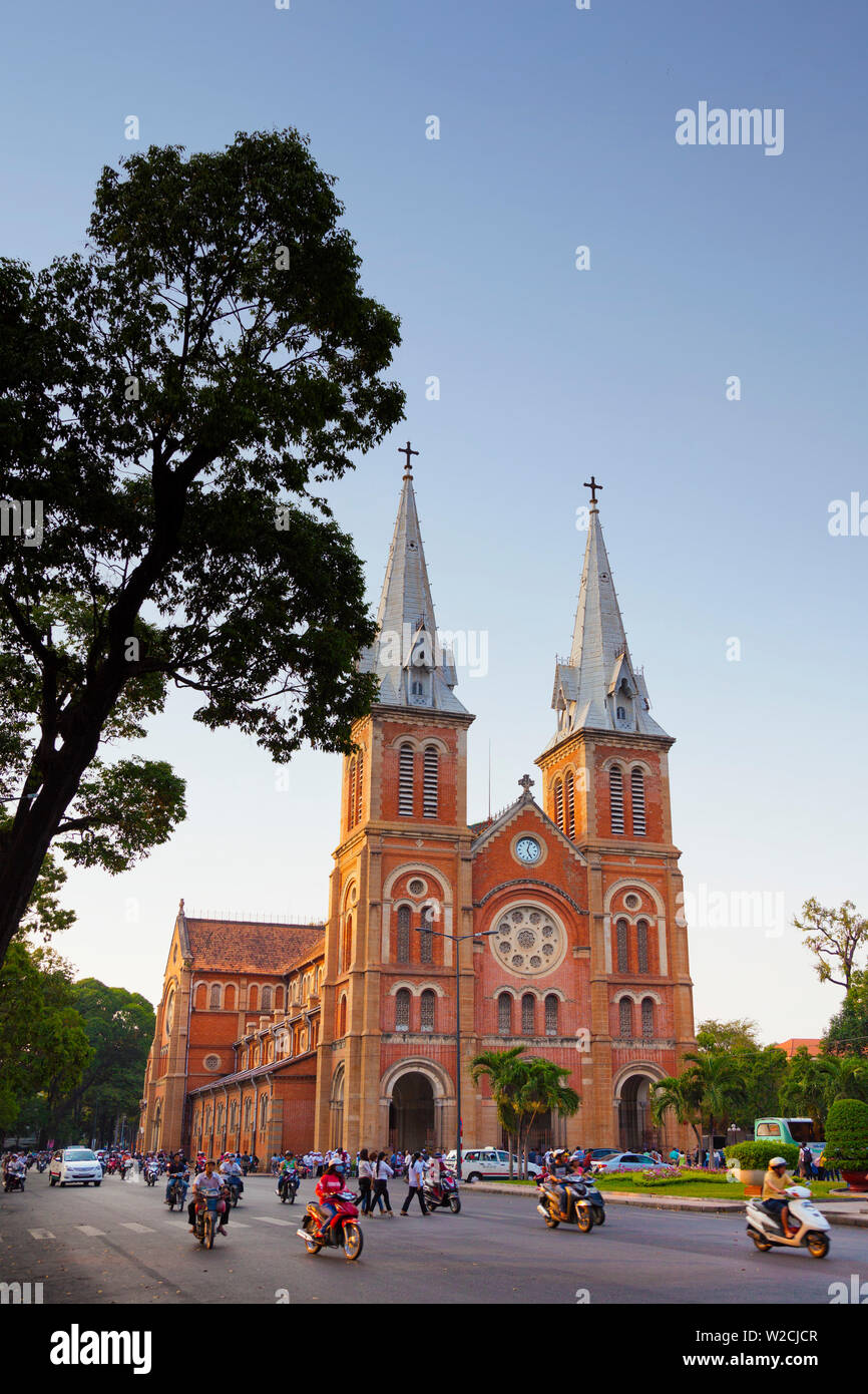 Il Vietnam, la città di Ho Chi Minh (Saigon), la cattedrale di Notre Dame Foto Stock