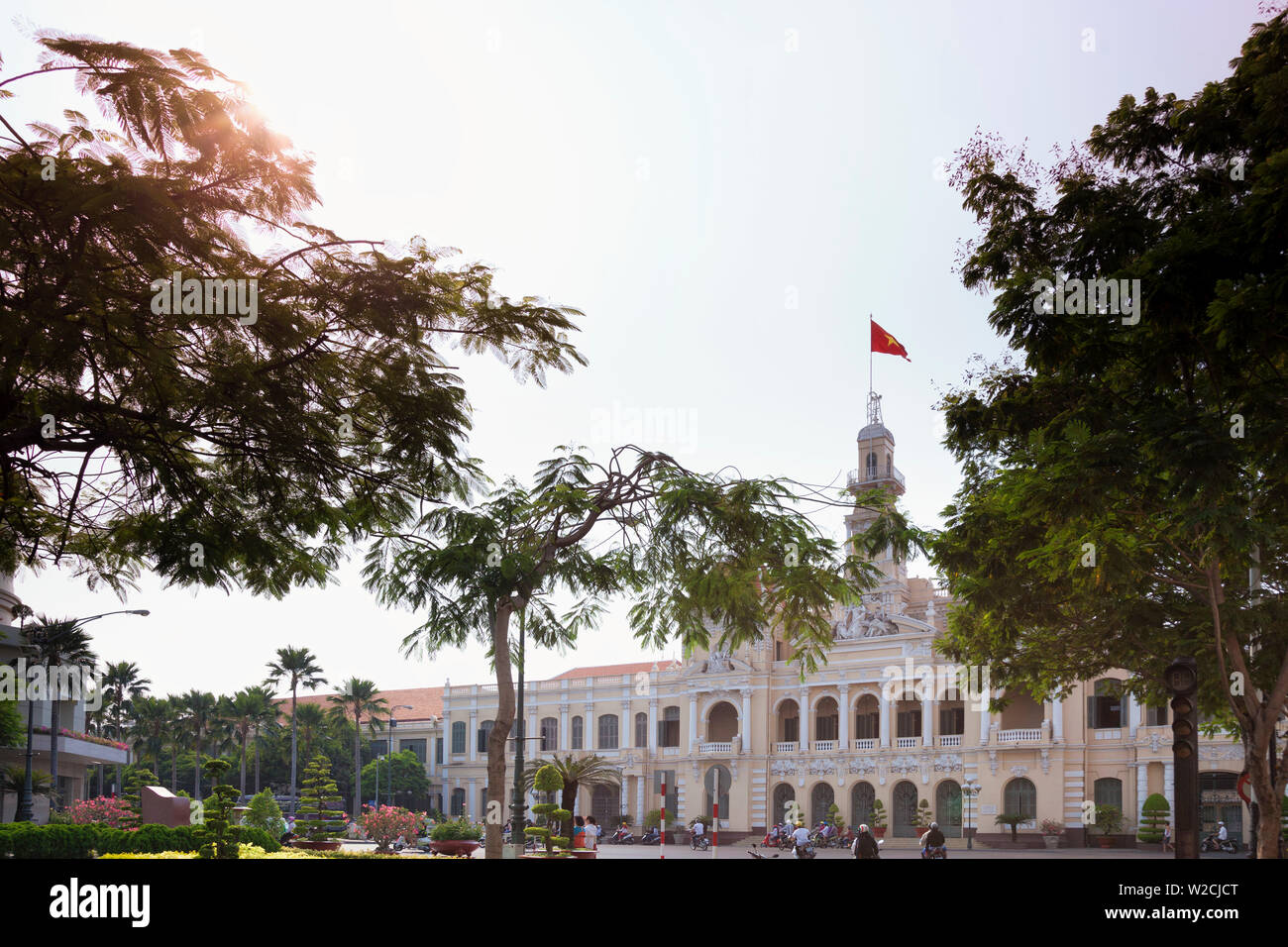 Il Vietnam, la città di Ho Chi Minh (Saigon), il Municipio e la statua di Ho Chi Minh Foto Stock
