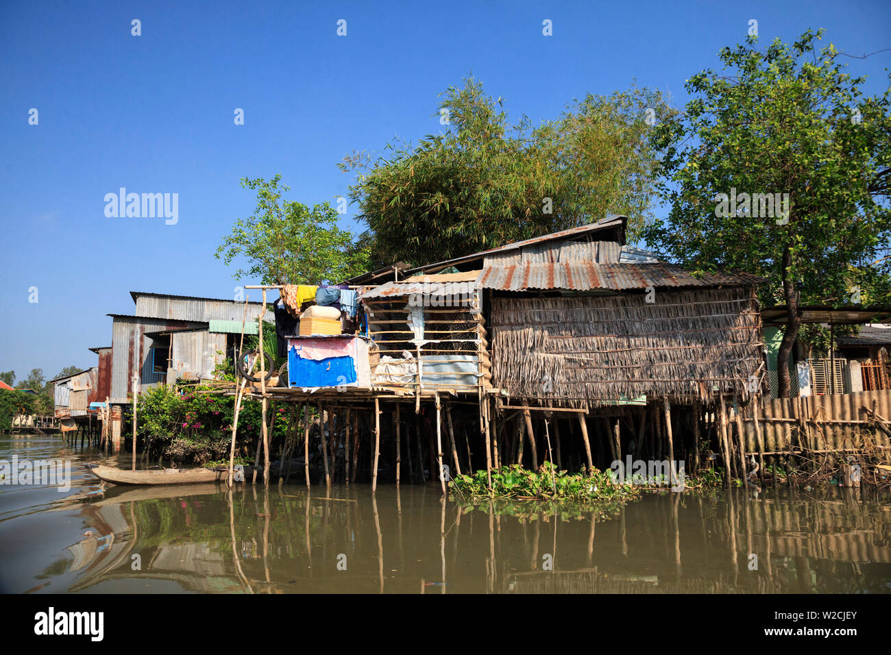 Il Vietnam, il Delta del Mekong, Can Tho, piccolo villaggio sui canali in giro per la città Foto Stock