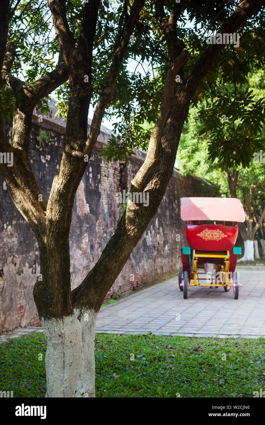 Il Vietnam, tonalità di tinta città imperiale, rickshaw Foto Stock