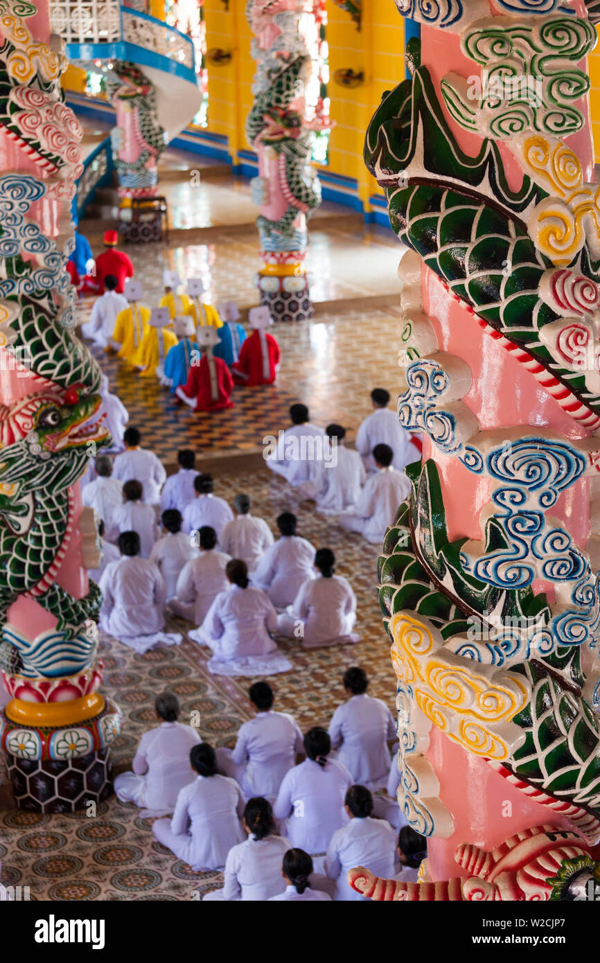 Il Vietnam, Tay Ninh, Cao Dai Santa Sede, interno del Gran Tempio Cao Dai Foto Stock