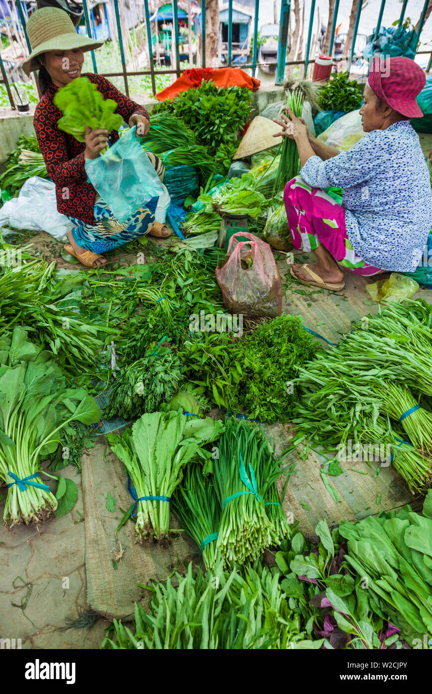 Il Vietnam, il Delta del Mekong, Chau Doc, Hau Giang River, mercati di prodotti Foto Stock