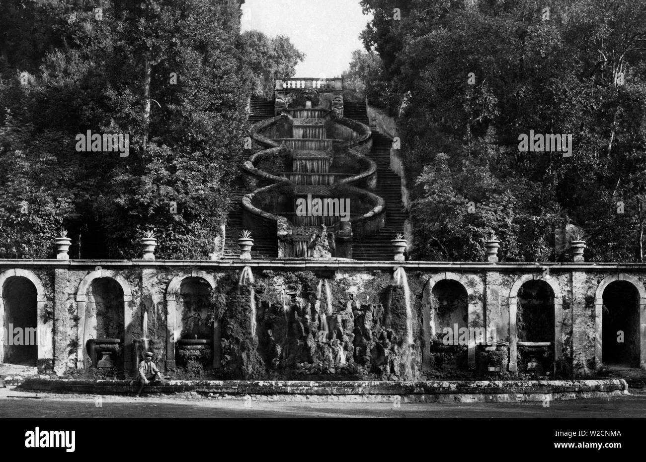 Teatro delle acque di villa Torlonia a frascati, 1910 Foto Stock