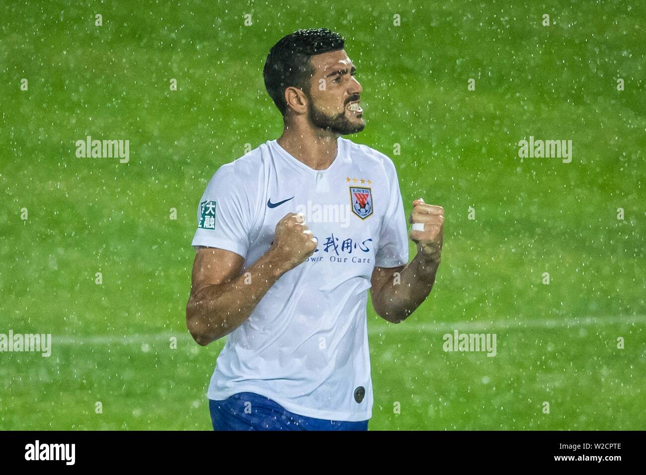 Il calcio italiano player Graziano Pelle dello Shandong Luneng Taishan celebra dopo il punteggio contro Pechino Renhe nel loro sedicesimo round corrispondere durante il 2019 Chinese Football Association Super League (CSL) a Pechino, in Cina, il 7 luglio 2019. Shandong Luneng Taishan sconfitto Pechino Renhe 2-0. Foto Stock Il calcio italiano player Graziano Pelle dello Shandong Luneng Taishan celebra dopo il punteggio contro Pechino Renhe nel loro sedicesimo round corrispondere durante il 2019 Chinese Football Association Super League (CSL) a Pechino, in Cina, il 7 luglio 2019. Shandong Luneng Taishan sconfitto Pechino Renhe 2-0. Foto Stock