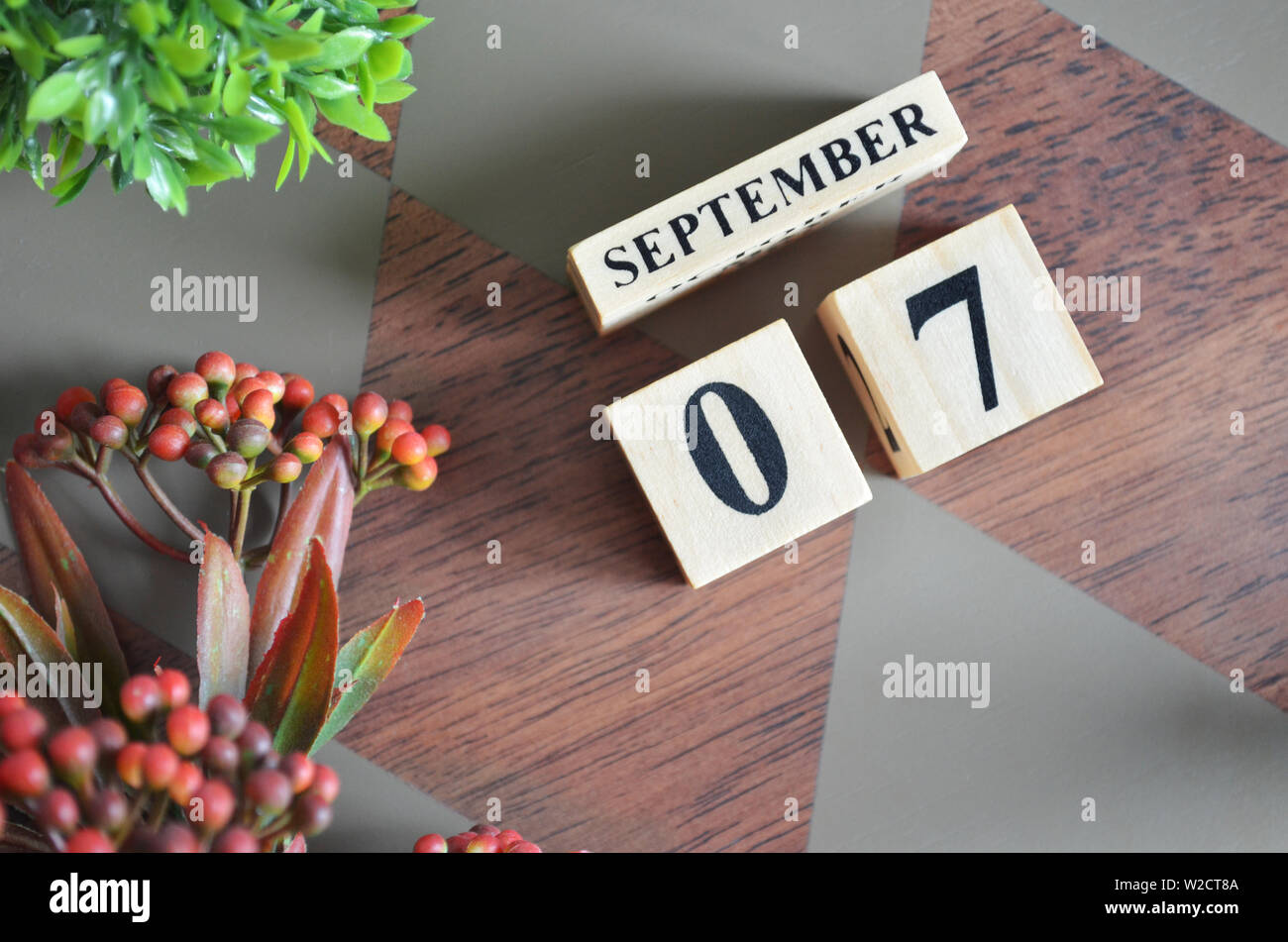 Data del mese di settembre. Diamante tavolo in legno per lo sfondo. Foto Stock