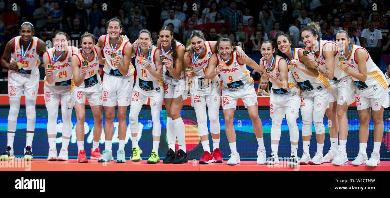 I giocatori di ESP vincere la Fiba donna Eurobasket 2019 e celebrare la medaglia d'oro Foto Stock