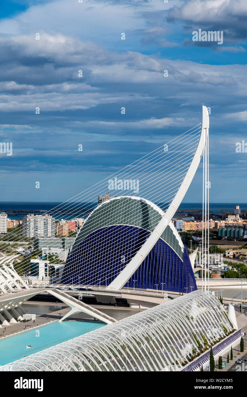 Pont de l'Assaut de l'o-cavo alloggiato bridge, Città delle Arti e delle scienze o Ciudad de las Artes y las Ciencias, Valencia, Comunidad Valenciana, Spagna Foto Stock