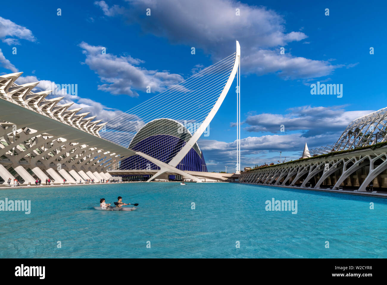 Pont de l'Assaut de l'o-cavo alloggiato bridge, Città delle Arti e delle scienze o Ciudad de las Artes y las Ciencias, Valencia, Comunidad Valenciana, Spagna Foto Stock