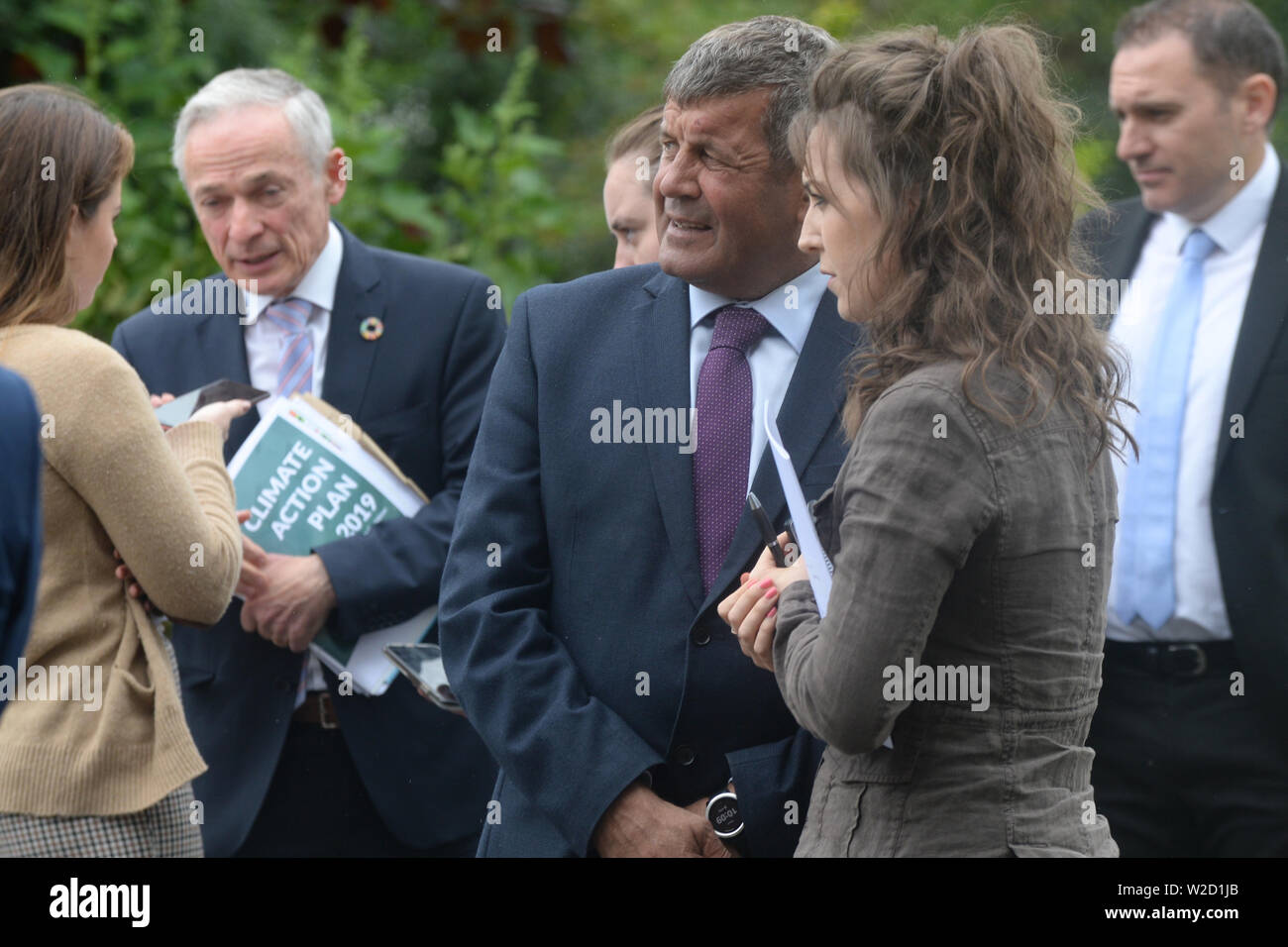 Il ministro per gli interventi a favore del clima e ambiente Richard Bruton e Ministro per lo stato e l' alimentazione e la silvicoltura Andrew Doyle in un clima Change-Forestry conferenza di Dublino ai Giardini Botanici. Foto Stock