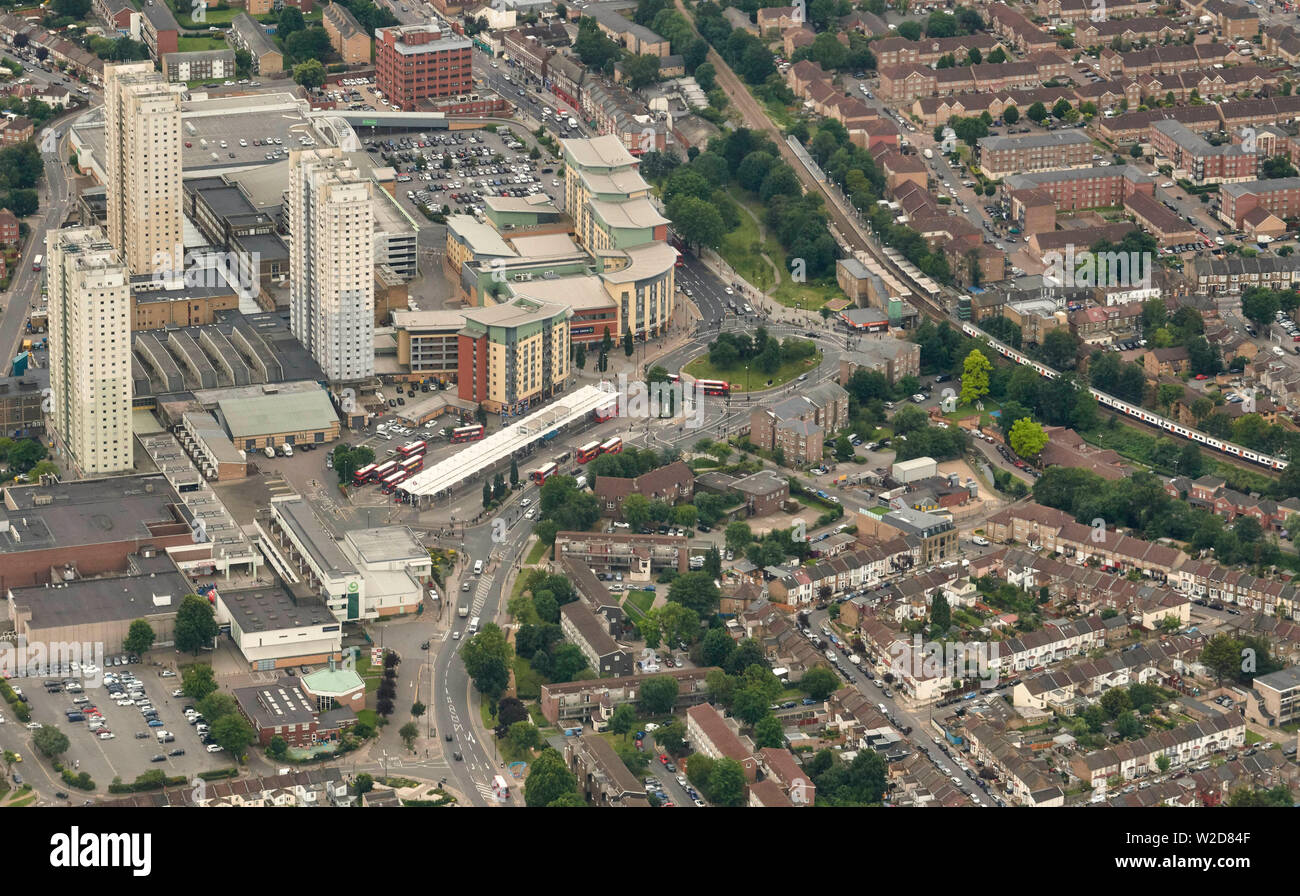 Edmonton verde e stazione degli autobus dall'aria, a nord di Londra, Regno Unito Foto Stock