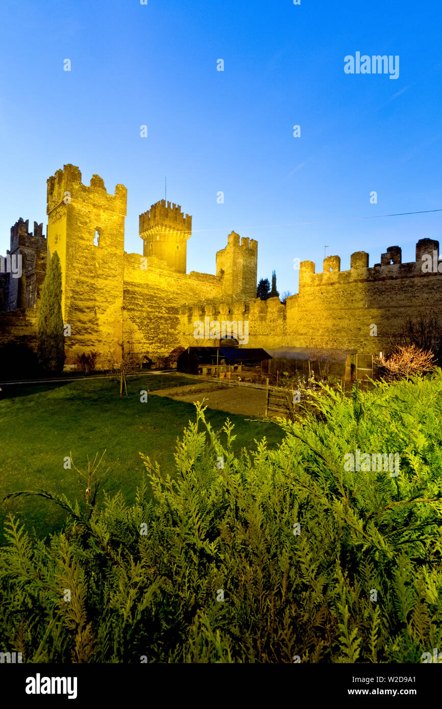 Il castello Scaligero Lazise. Provincia di Verona, Veneto, Italia, Europa. Foto Stock