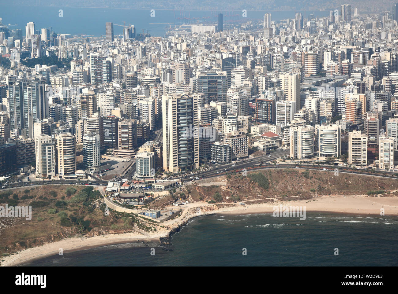 Beirut, veduta aerea della città capitale del Libano sulla costa mediterranea. Foto Stock