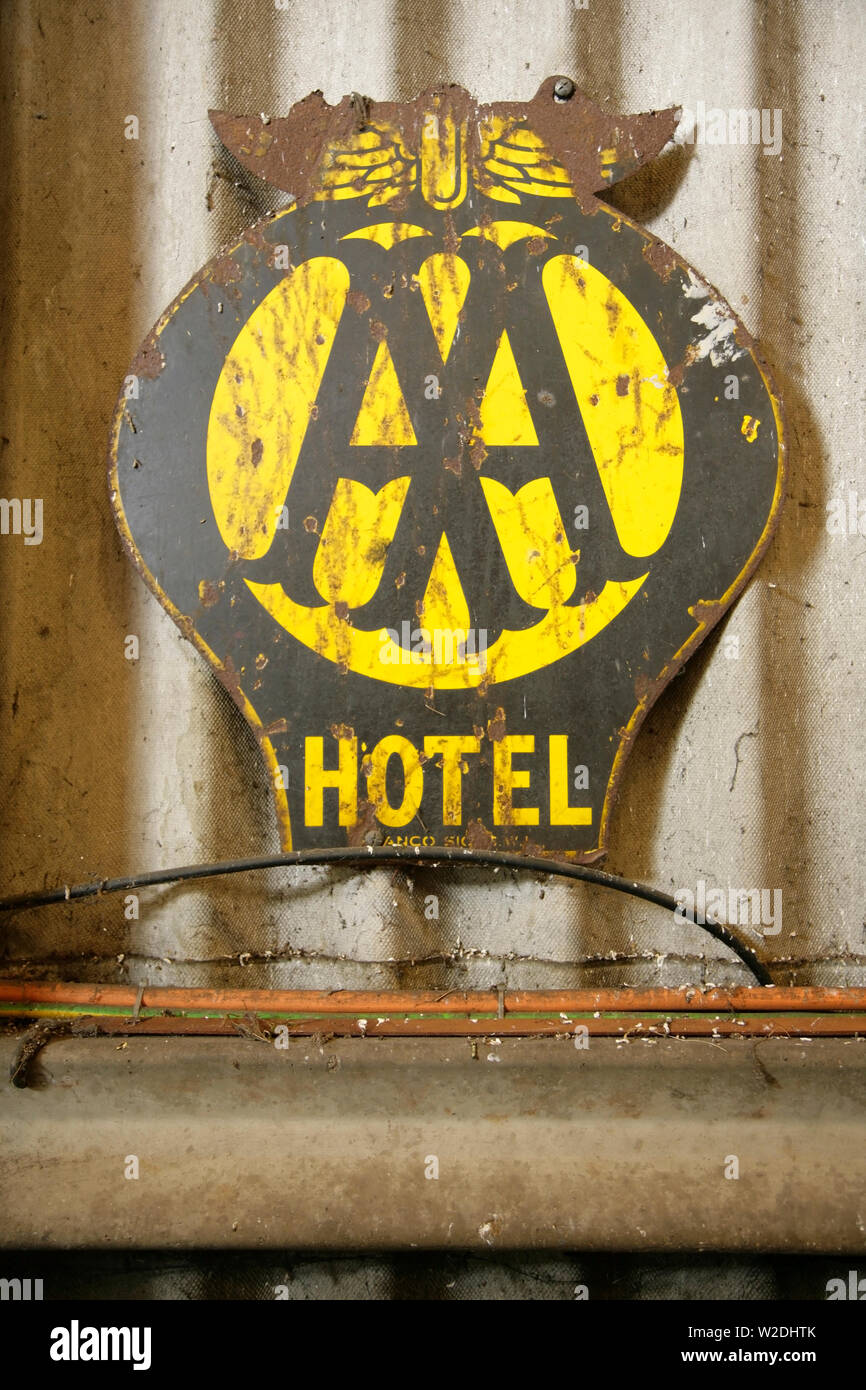 Metallo Vintage Hotel AA pubblicità segno. Foto Stock