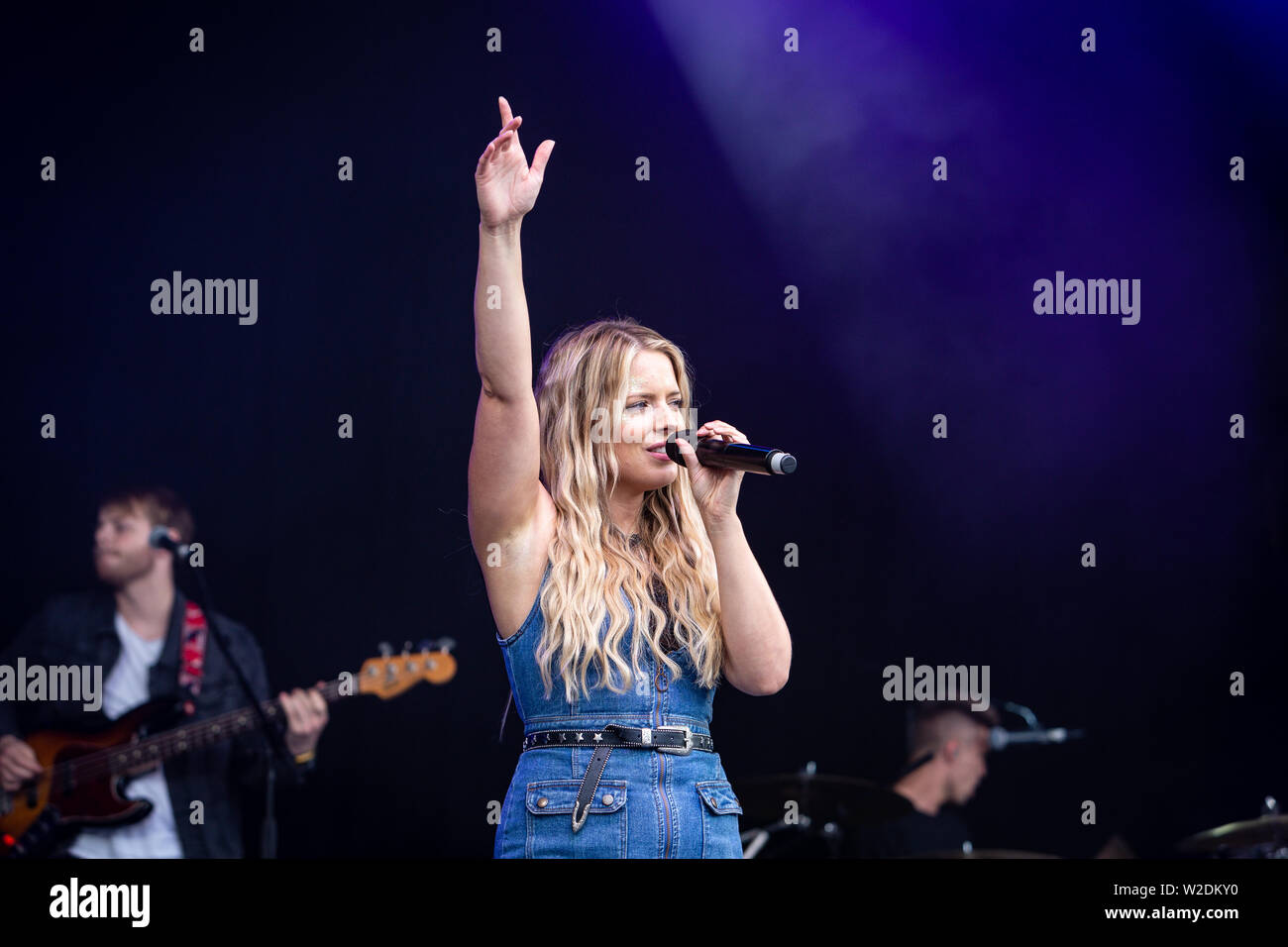 Il Shires eseguire live al 2019 Cornbury Festival, grande Tew, Oxfordshire Foto Stock